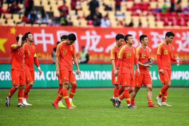 2019年萨拉戈萨进入格拉纳达青训，2022年进入一线队，本赛季他在西甲14次出场打进5球，助攻2次。